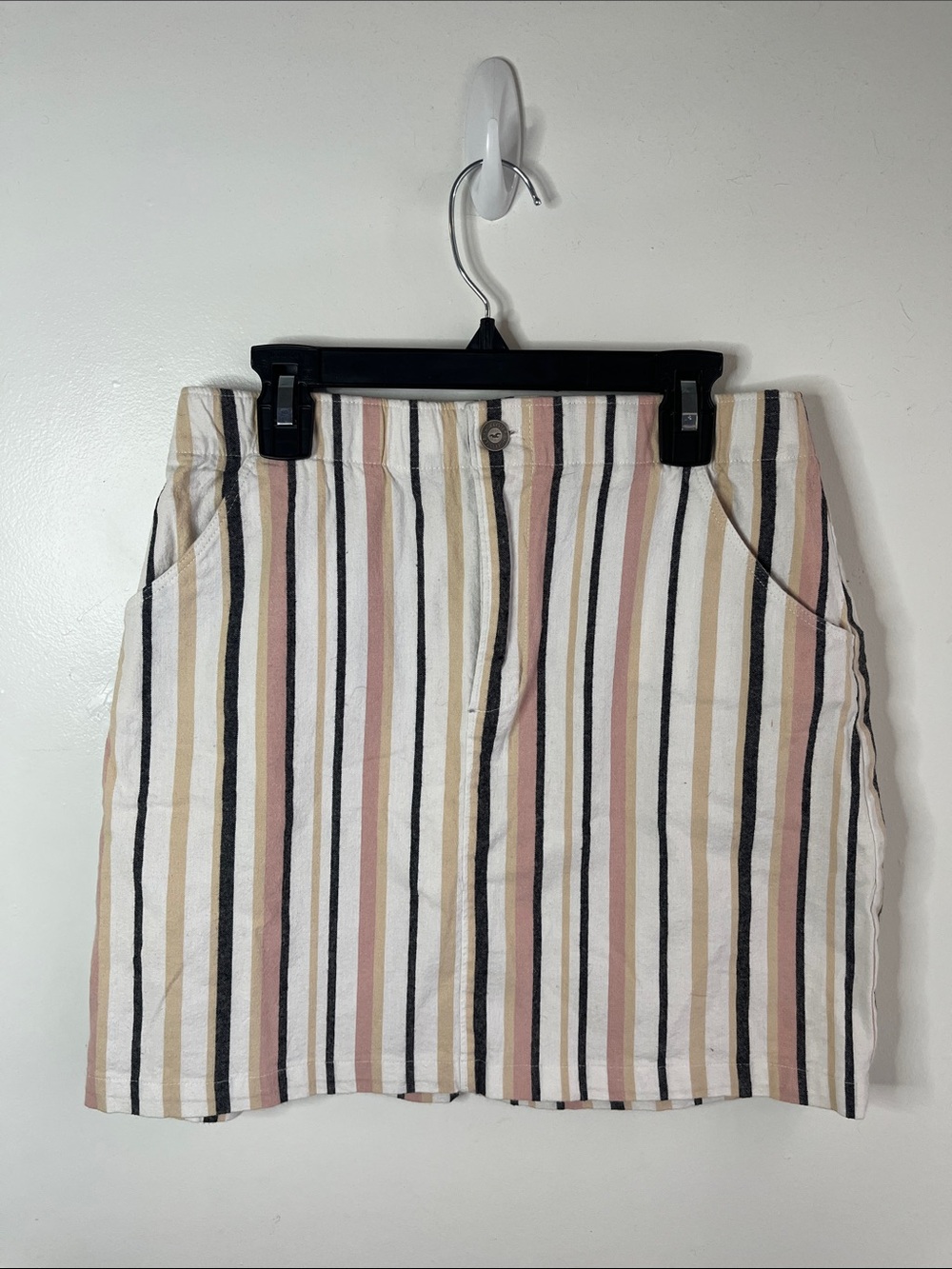 Hollister Striped High-Rise Mini Skirt in Cream and Pink with Pockets